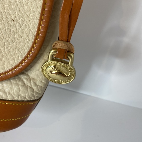 Dooney and Burke shoulder bag - Picture 3 of 9